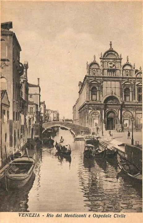 See The Magic Of Venice From A Cute Loft 0*,